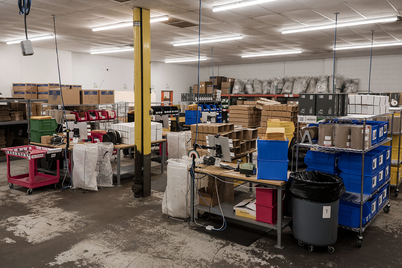Pack-out floor
